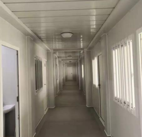 濟(jì)南章丘辛寨鎮(zhèn)工地住人集裝箱移動(dòng)板房 濟(jì)南章丘辛寨鎮(zhèn)工地住人集裝箱移動(dòng)板房