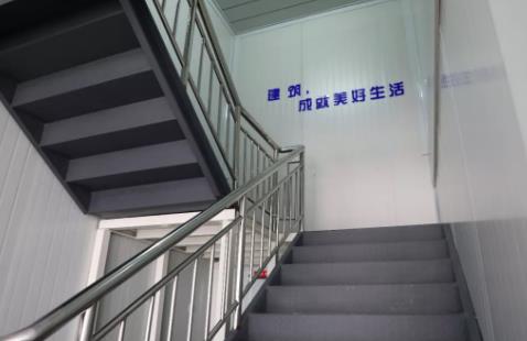 濟(jì)南歷城區(qū)荷花路建筑工地臨時住人移動板房 濟(jì)南歷城區(qū)荷花路建筑工地臨時住人移動板房